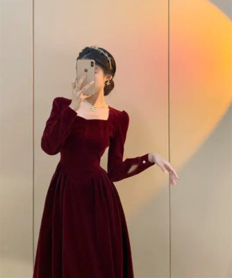 Autumn and winter French retro design pleated dress, square collar temperament, high-end sense of waist, thin bottoming long skirt