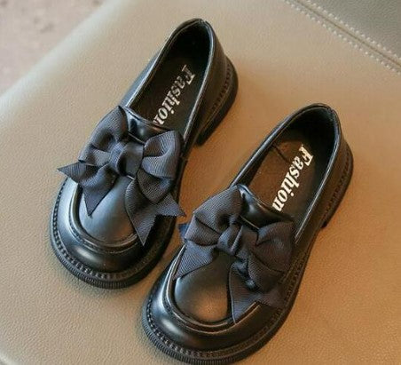 Kids Flat Shoes Children Casual Sandals School Girls Princess Pu Leather Shoes Non-Slip Kids Retro Hollow Soft Bottom Loafer