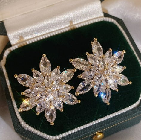 Korea New Design Fashion Jewelry Luxury Zircon Flower Earrings Elegant Women Shiny Wedding Party Earrings