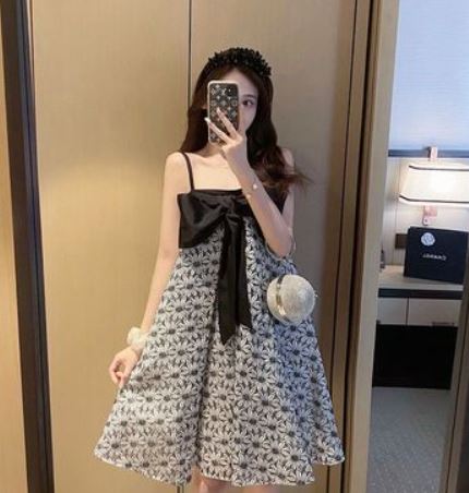 Bowknot suspender skirt dress 2021 new French retro ladies temperament little daisy skirt female summer