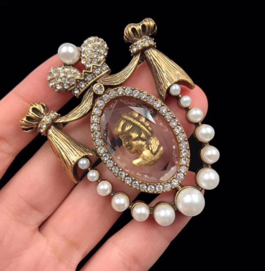 Amorita boutique princess design pins court European Retro Pearl vintage brooch