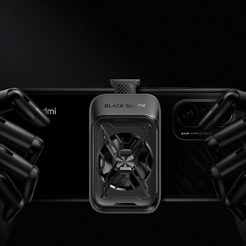 The Cooling Back Clip Of The Ice-covered Gaming Mobile Phone Cools Rapidly