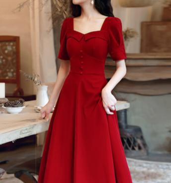 French square collar Hepburn goddess retro summer 2021 can usually wear red back door engagement small dress dress