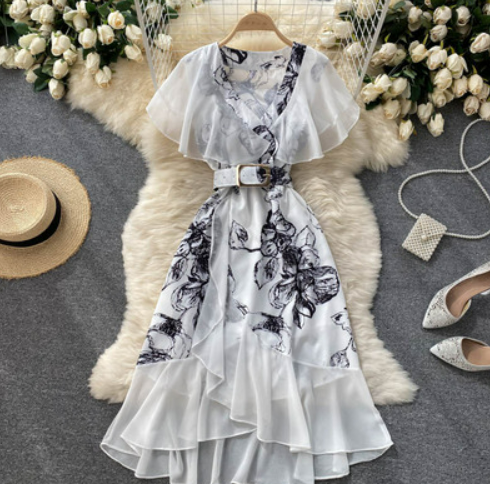 Light cooked style dress 2021 new summer is thin and temperament V-neck design chiffon ruffled stitching printed skirt